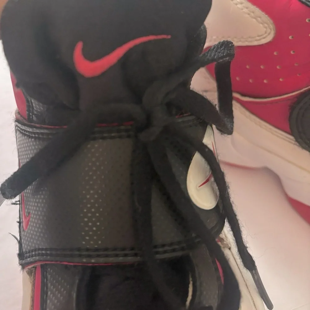 Nike youth girl athletic ankle support tennis shoes.size 1.5Y color pink/black.